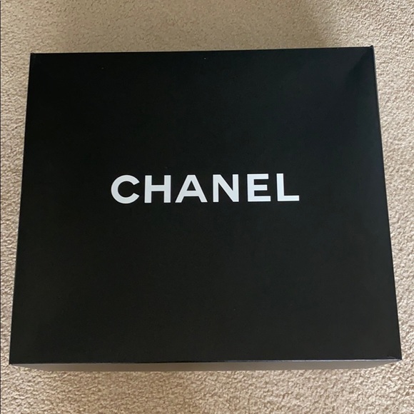 Chanel Quilted Sac Divers Large Shoulder Bag - Picture 5 of 16